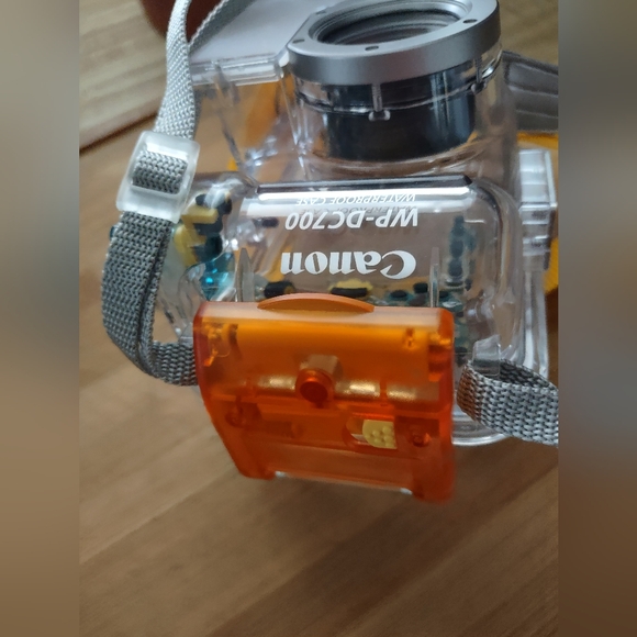 Canon WP-DC700 Waterproof Underwater Camera Case For Canon PowerShot A60 A70 - Picture 2 of 12
